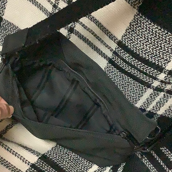 Tumi black leather & nylon crossbody bag - Picture 3 of 11